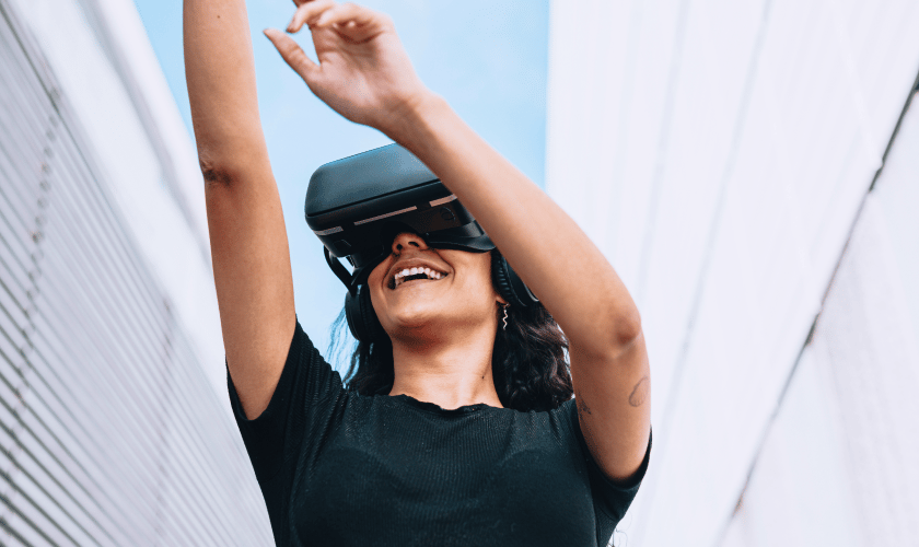 img_woman_using_vr_headset_2x